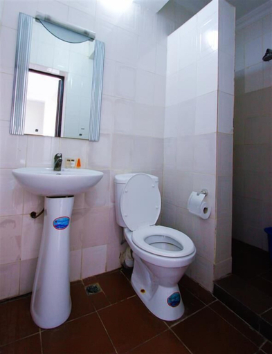 Bathroom, Béni Apartments, Eti-Osa