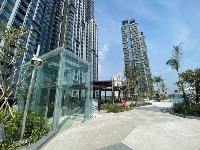 Exterior & Views 2, Luxury Lumiere Riverside Urban Apartment, District 2
