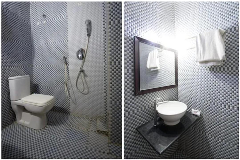 Bathroom 4, HOTEL SSV ELITE, Krishna
