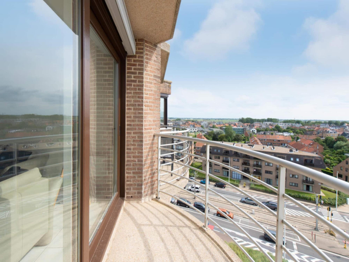 Balcony 2, Apartment With Terrace and sea View in Mariakerke, West-Vlaanderen