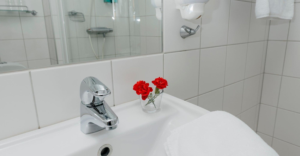 Bathroom 5, Ronneby Brunn Hotel Spa Resort, Ronneby