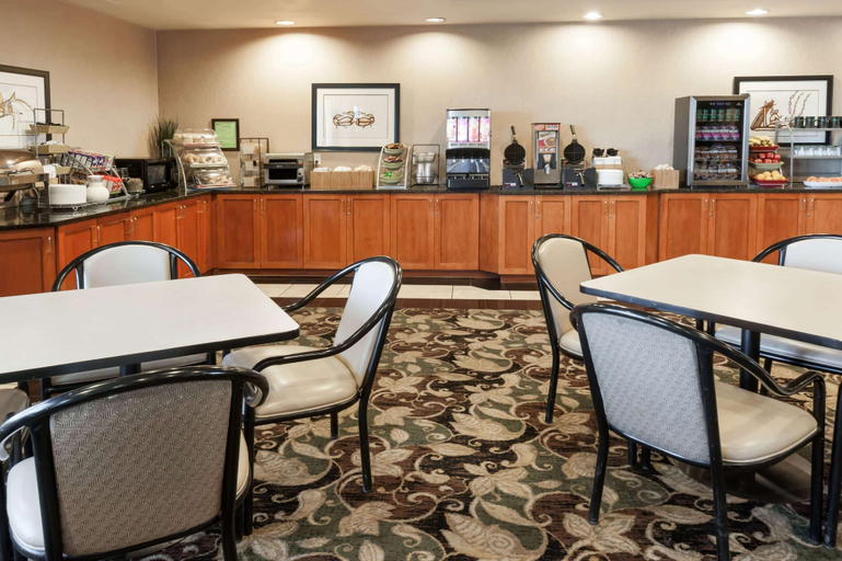 Food & Drinks 5, Wingate by Wyndham - Edmonton West, Division No. 11