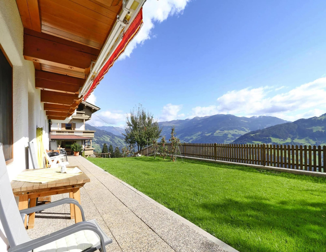 Outdoor dining 3, Apartment in Hippach im Zillertal With a View, Schwaz
