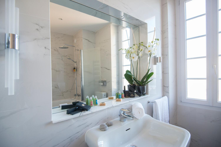 Bathroom 5, Hôtel Carlton, Alpes-Maritimes