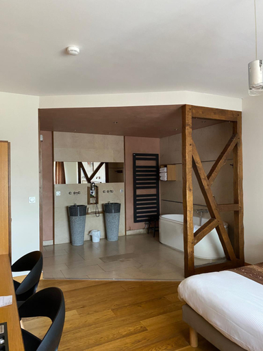Bedroom 2, Auberge Des Moulins, Doubs