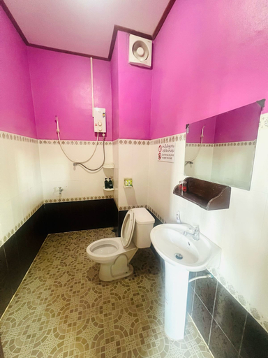 Bathroom 4, Khampaseuth Hotel, Vangvieng