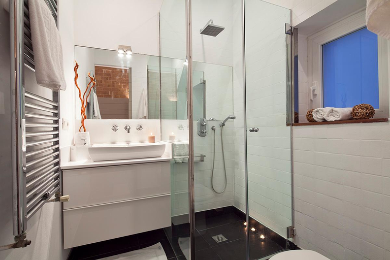 Bathroom 2, Cathedral Apartment, Barcelona