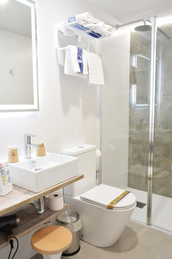 Bathroom 4, Hotel Pachico, Álava