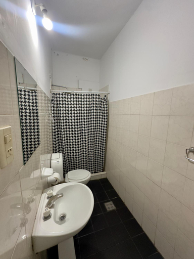 Bathroom 5, Hotel Estrella Andina, Capital