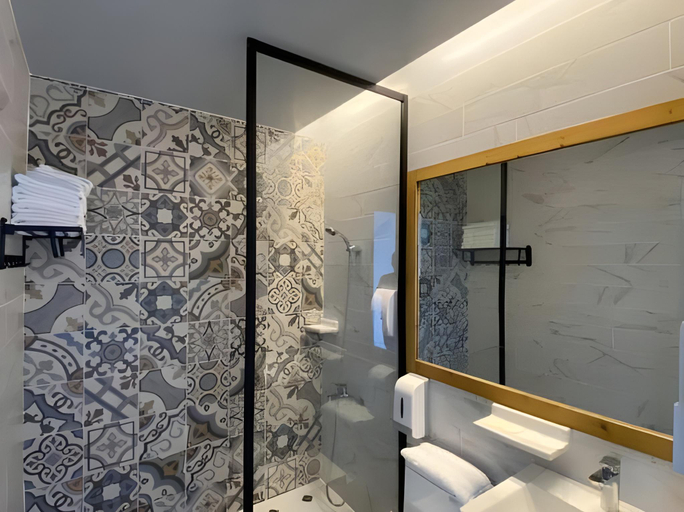 Bathroom 4, Alishan Tea Garden, Chiayi County