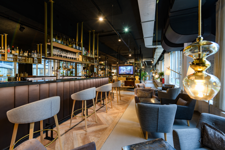 Food & Drinks