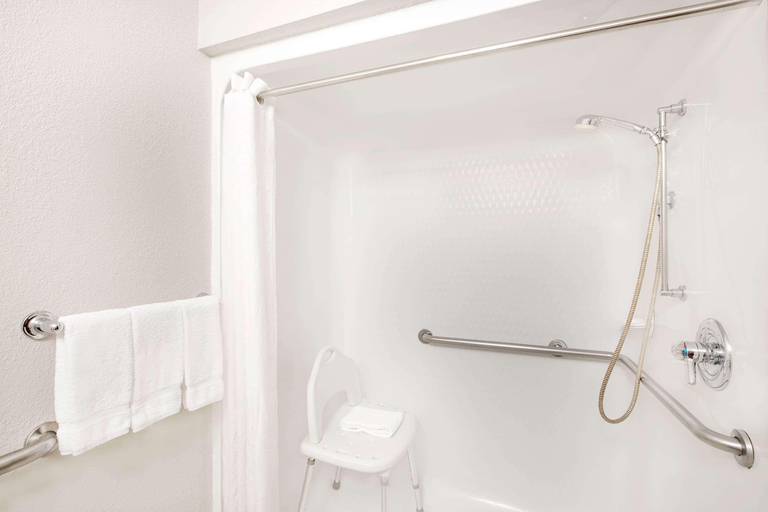 Bathroom 4, Microtel Inn & Suites By Wyndham Ames, Story