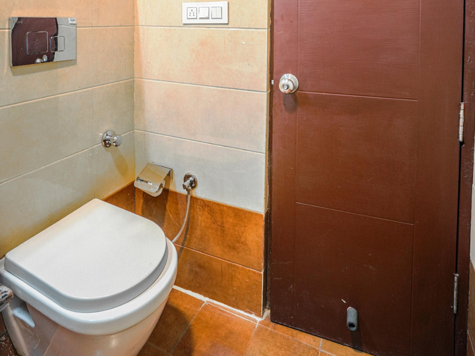 Bathroom 3, Pax Sunrise View, Chamba