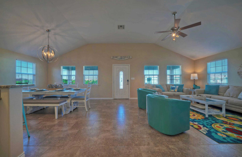Others 3, Sleeps 21, 2 Homes 2 Private Pools, Fire Pit, Swing Bar Walk to the Beach, Nueces