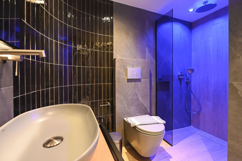 Room 2, Luxury Suites With Private Swimming Pool 1st Floor, Crete