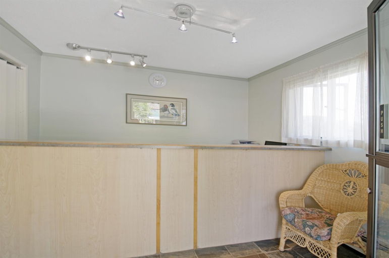 Public Area 2, Canadas Best Value Desert Inn Suites Cache Creek, Thompson-Nicola