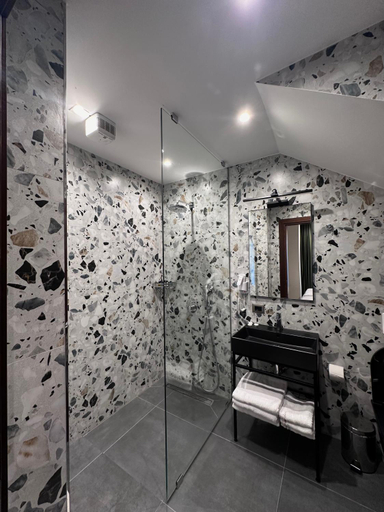 Bathroom 4, Hotel Driloni, Pogradecit