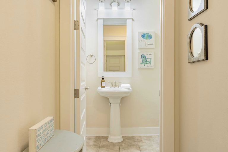Bathroom 3, Emerald Gem by Avantstay Pool Access, 3mins to Beach!, Walton