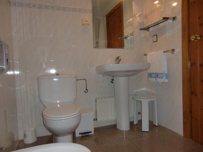 Others 5, Hotel Anaya, Huesca