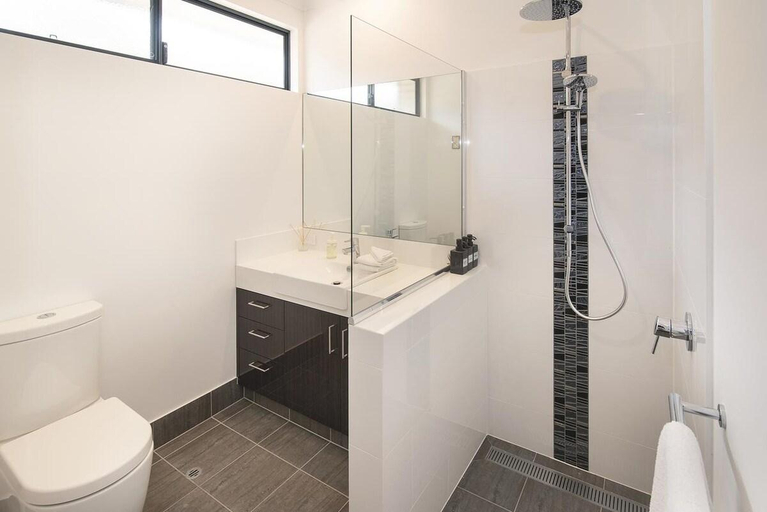 Bathroom 3, Wharfedale, Busselton