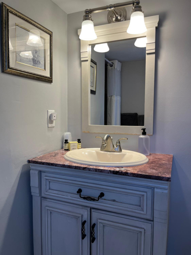 Bathroom 4, Abalonia Inn, York