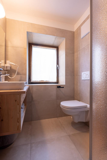 Bathroom 4, SAN PIETRO DOLOMITI Small Budget Hotel, Bolzano