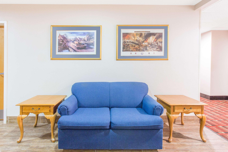 Public Area 2, Super 8 by Wyndham Bedford, Bedford City