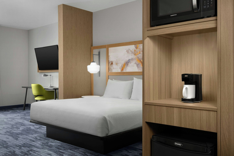 Bedroom 3, Fairfield Inn & Suites by Marriott Sikeston, New Madrid