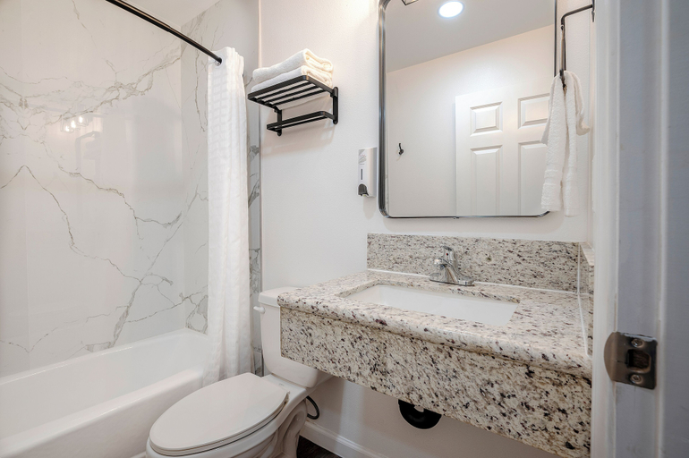 Bathroom 3, La Casita Inn, Los Angeles