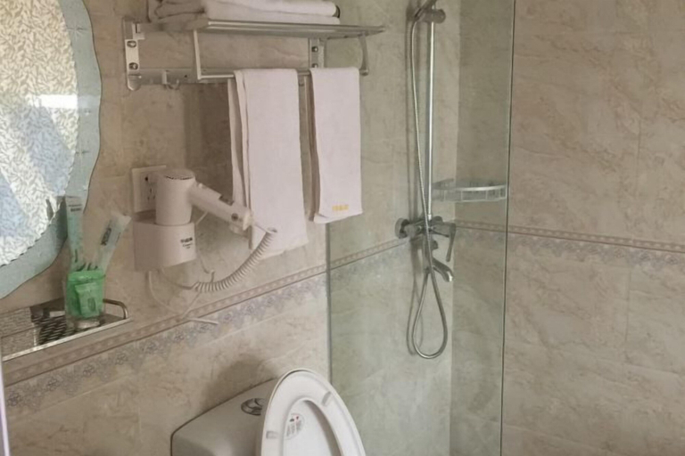 Bathroom 3, Bai Ying Hostel, Shanghai