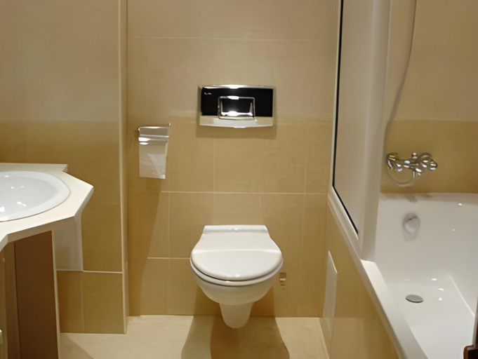 Bathroom 3, Troyan Plaza Hotel, Troyan