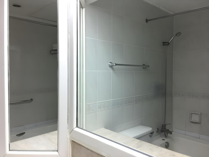 Bathroom 4, Golden Peak Hotel & Suites, Cebu City