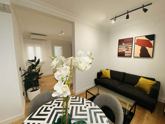 Room 4, C Madrid R o 2 F in Madrid, Madrid