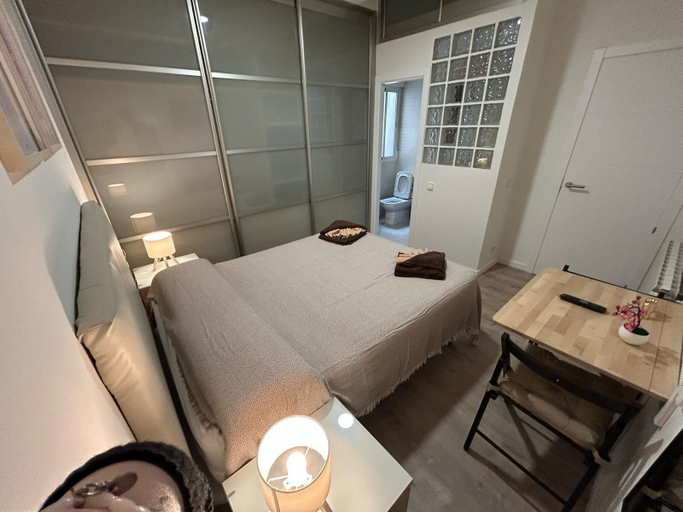 Bedroom 2, Habitaciones en Embajadores, Madrid