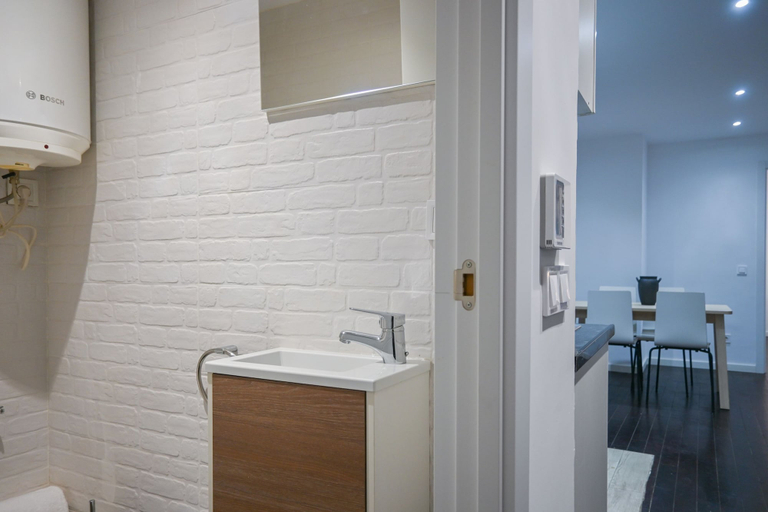 Room 5, M Sen1692 Amplio Apartamento con Balc n en Calle, Madrid
