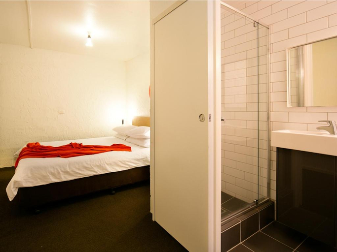 Bedroom 1, Silverski Rooms and Apartments, Falls Creek Alpine Resort