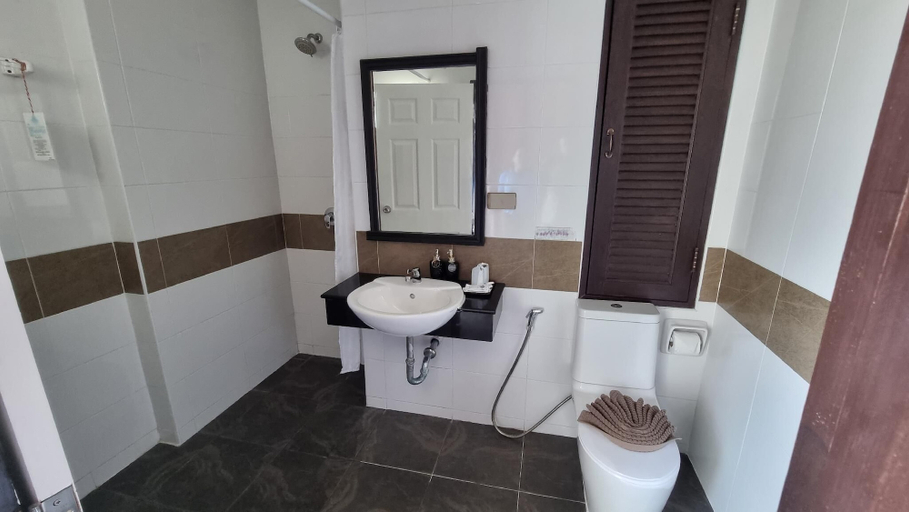 Bathroom 3, Sereneburi Patong Hotel By Sea Hospitality Co Ltd, Pulau Phuket