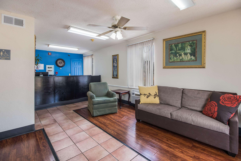 Public Area 2, Rodeway Inn Bolivar, Hardeman