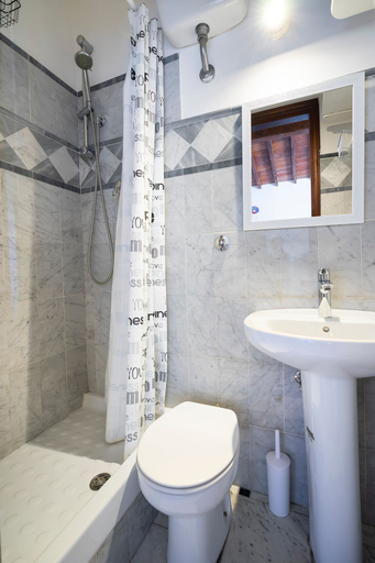 Room 4, Guelfa 28 in Firenze, Florence
