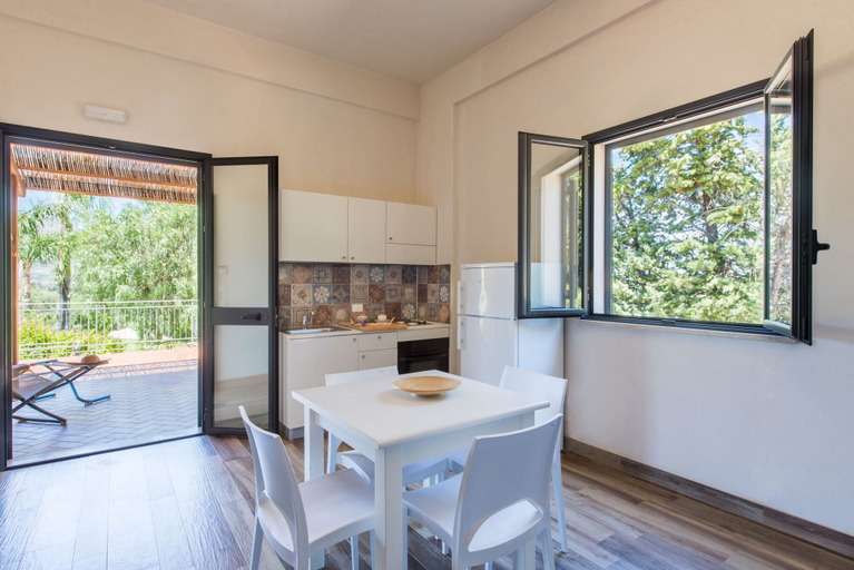 Room 2, L Ulivo Blu - One-bed 2 With Seaview Balcony -loc, Trapani