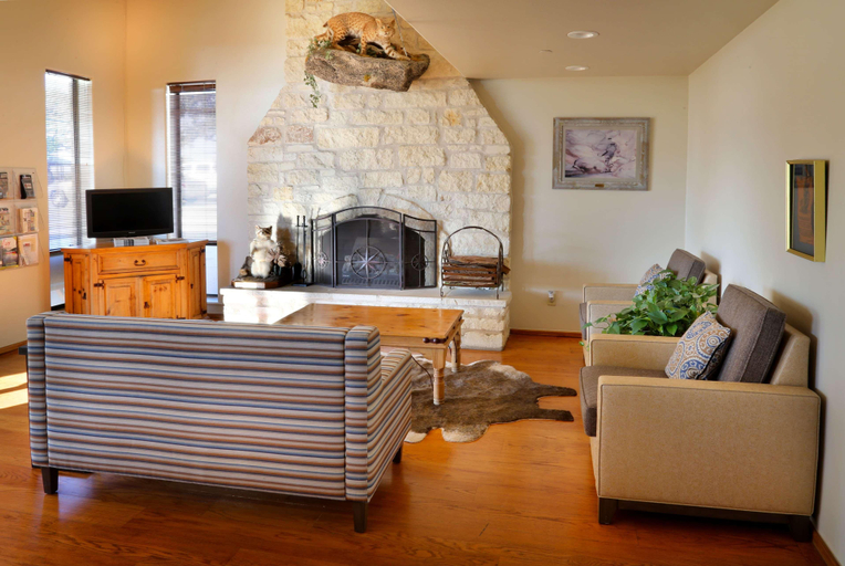 Public Area 2, Days Inn & Suites by Wyndham Llano, Llano