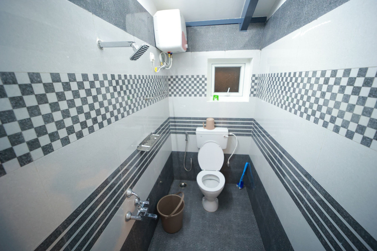 Bathroom 3, Guru Vela Homestay, Dindigul