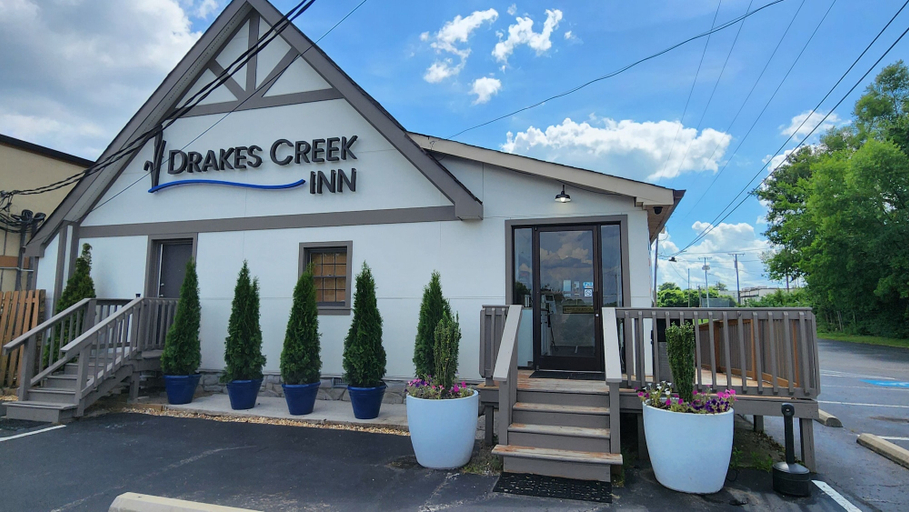 Exterior & Views 2, Drakes Creek Inn, Sumner