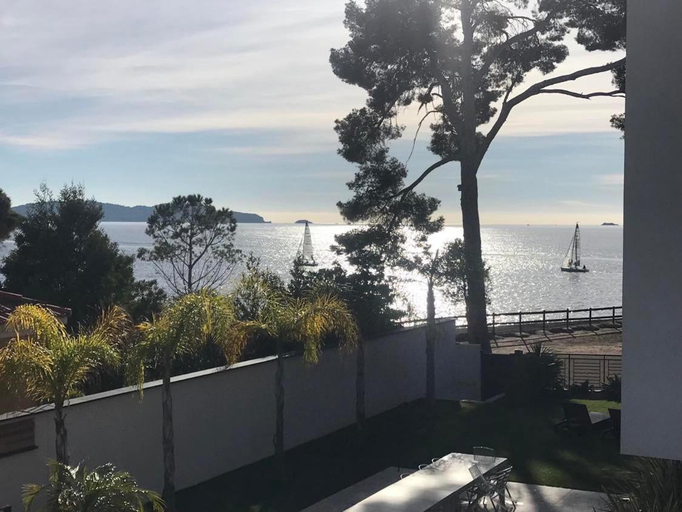 3, Bord de mer aux Pins Penches, Var