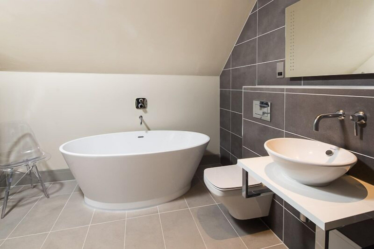 Bathroom 3, The Chequers inn, Buckinghamshire