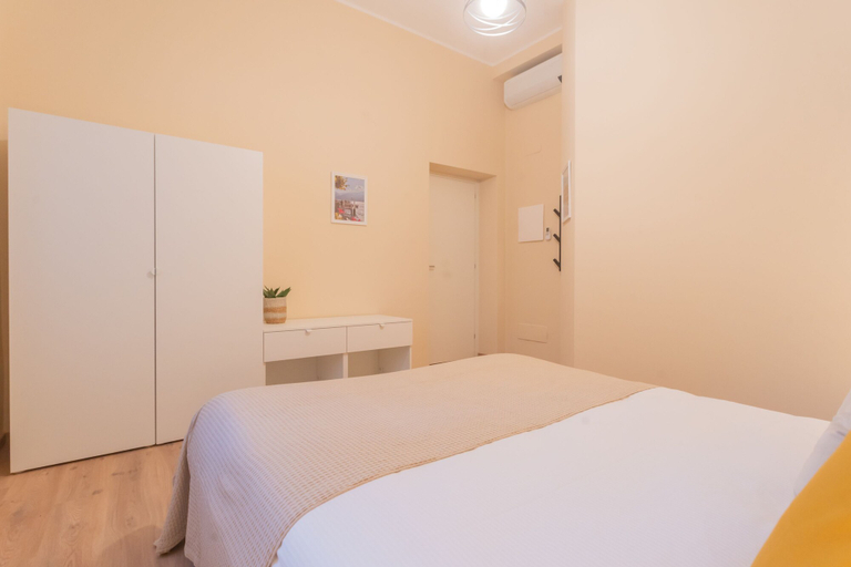 Room 2, Tivano Apartment Nearby Como S G Train Station, Como