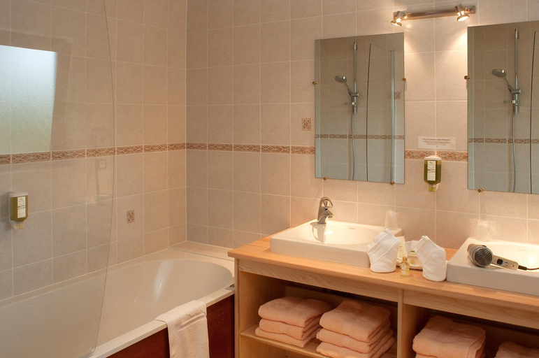 Bathroom, Logis Hotel Restaurant Neuhauser, Bas-Rhin