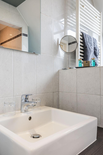 Bathroom 3, Apollonia, Oost-Vlaanderen
