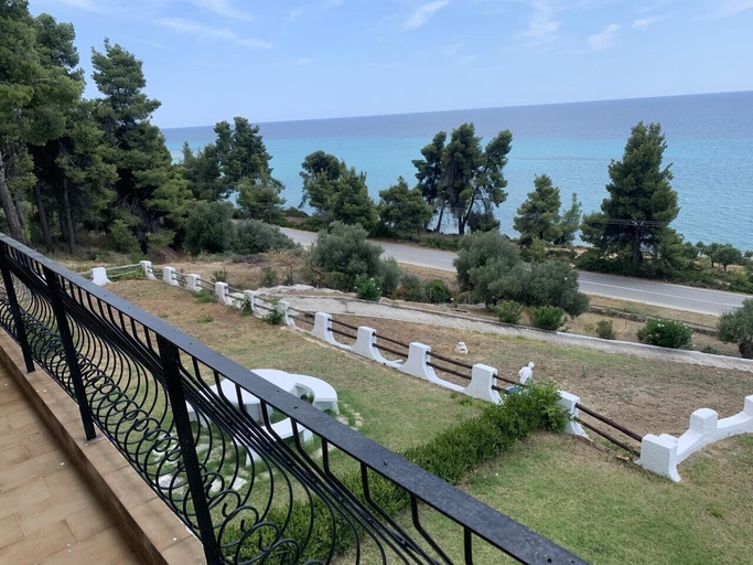 Others 2, kaloutsikos sea view house, Central Macedonia