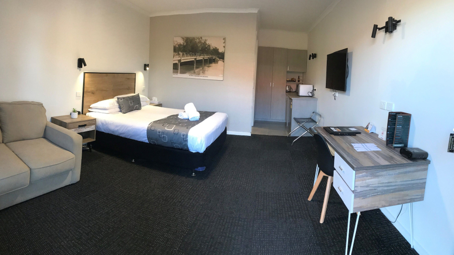 Bedroom 3, Peppermill Inn, Shepparton
